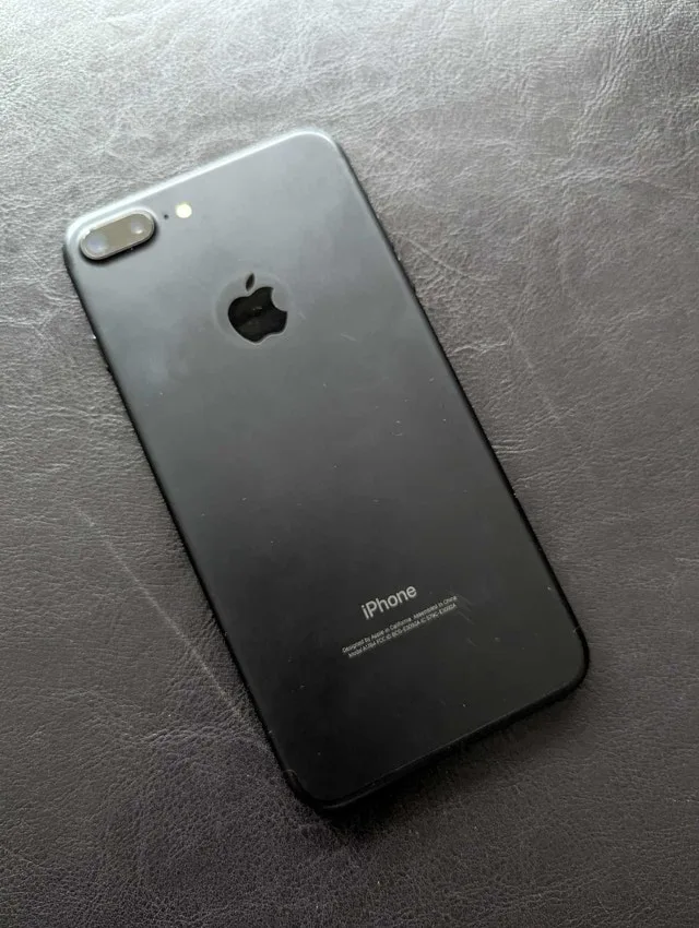 Apple iPhone 7 Plus 32 GB image indicator(2)