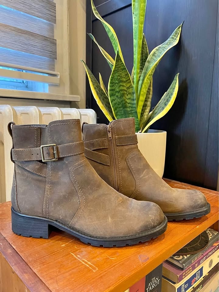 Genuine leather boots
