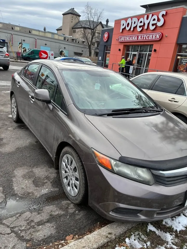 Honda Civic 2012 -EX (262000 Km’s) selling as-is (firm) image indicator(3)