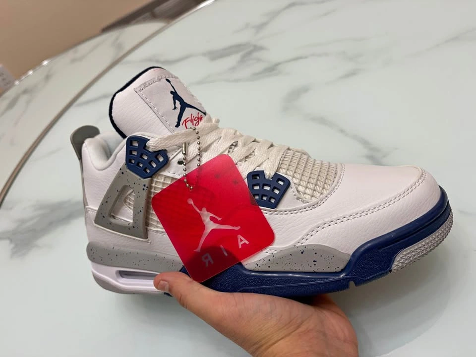 Jordan 4s Midnight Navy