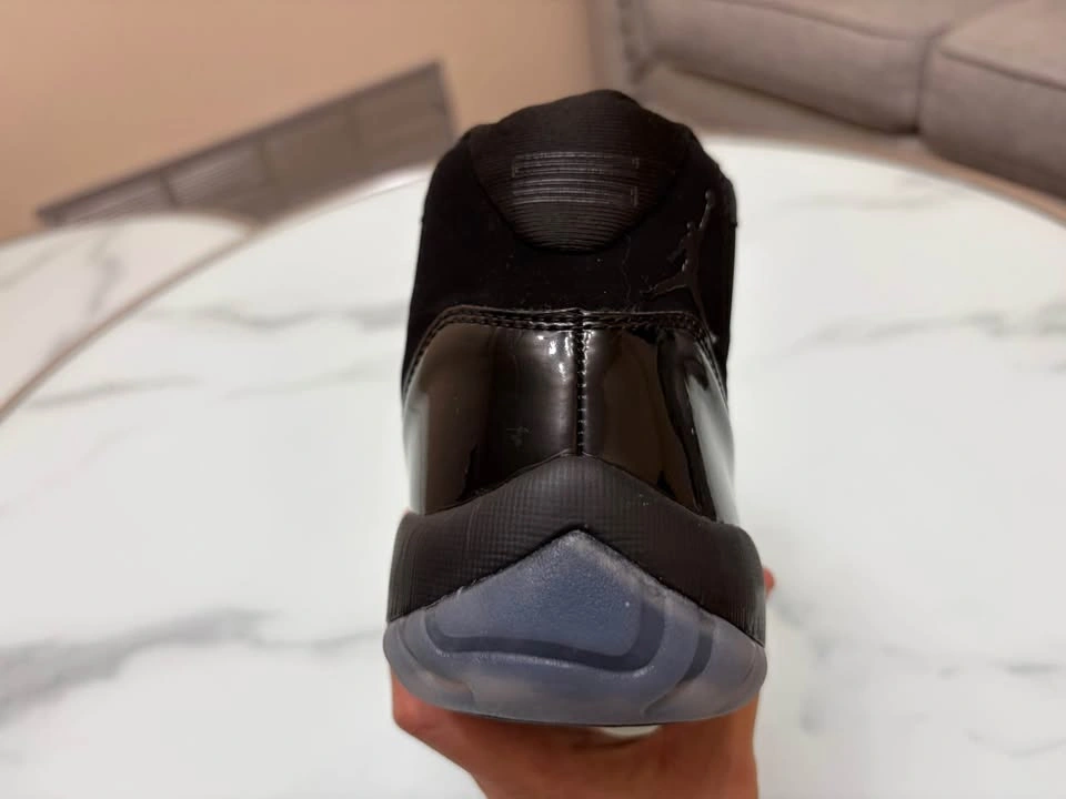 Jordan 11s Cap N Gowns - photo 2