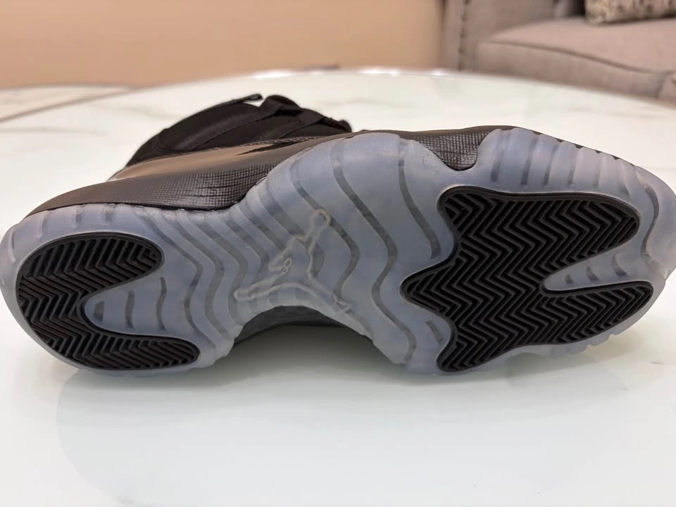 Jordan 11s Cap N Gowns - photo 3