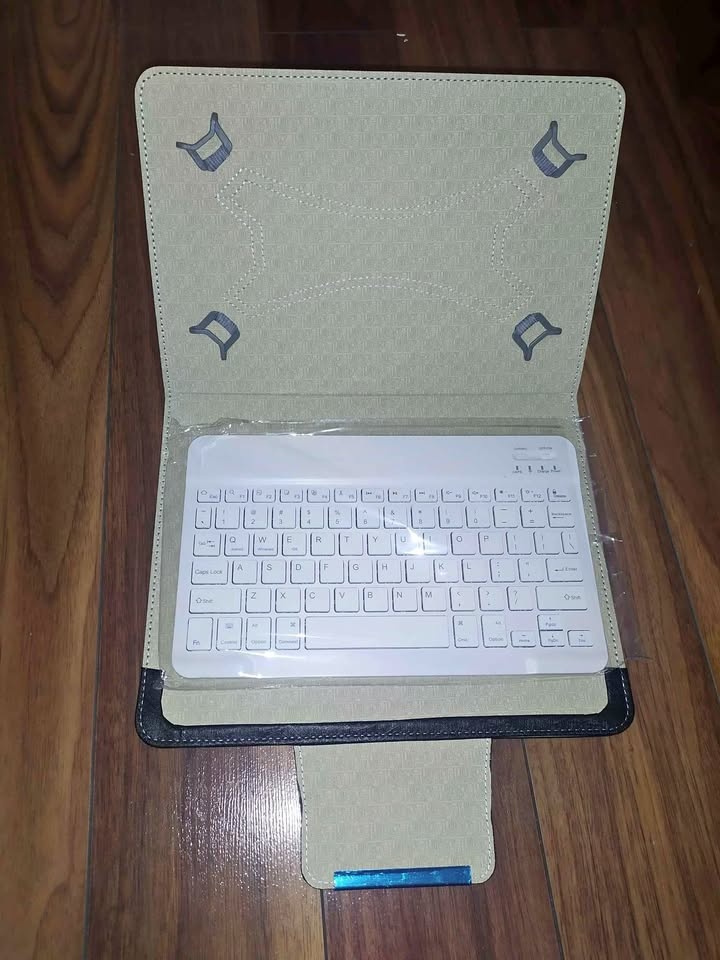 Ipad case with keyboard
