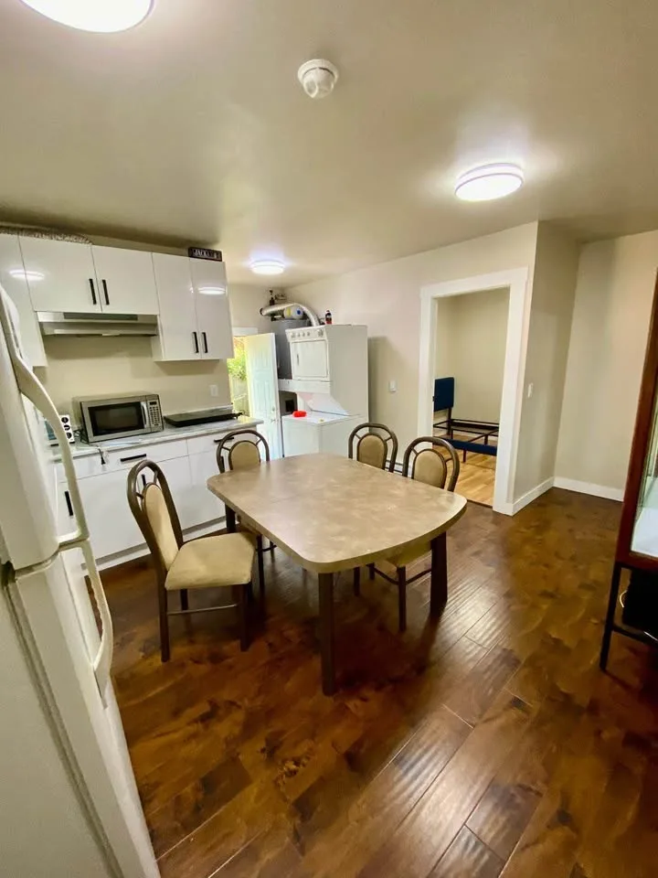 3 Beds 2 Baths - House image indicator(2)