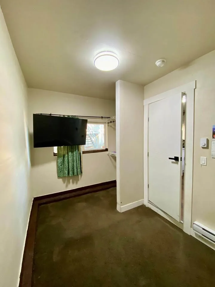 3 Beds 2 Baths - House image indicator(6)