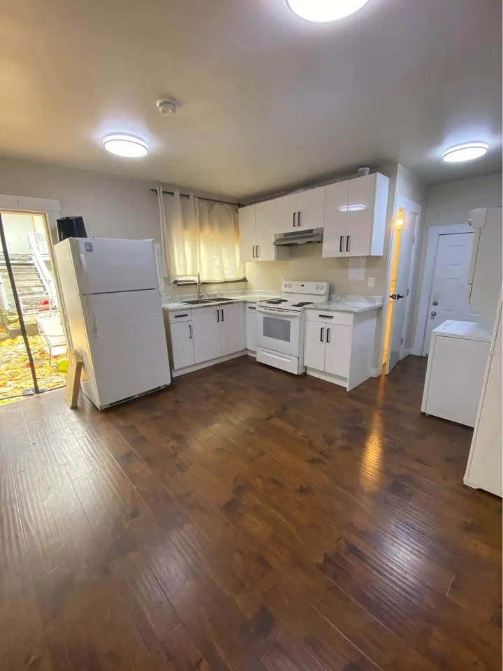 3 Beds 2 Baths - House image indicator(10)