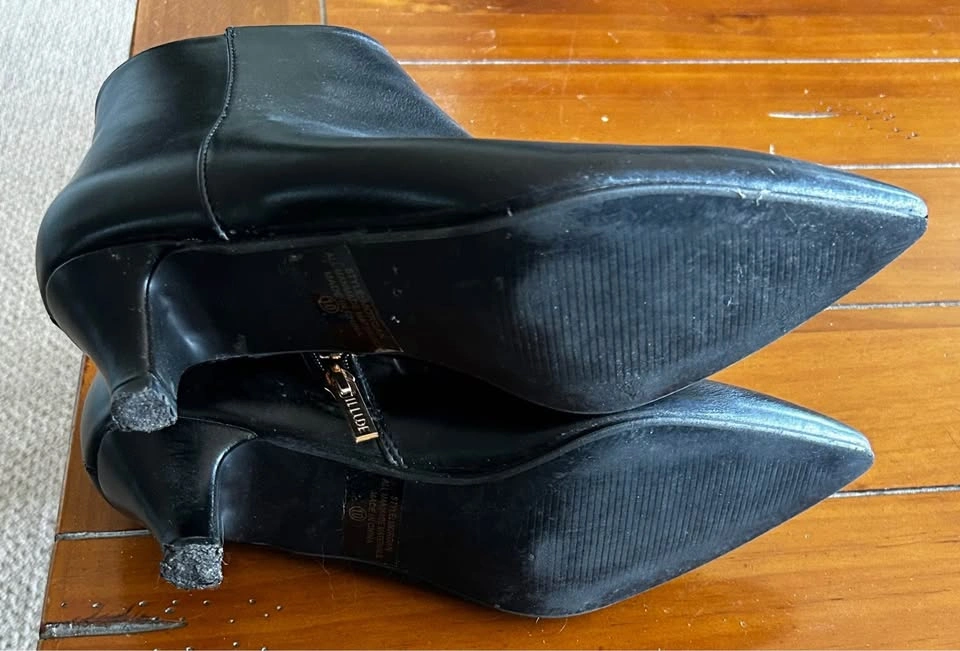 Black Size 10 Kitten Heel Booties, In Great Shape - photo 3