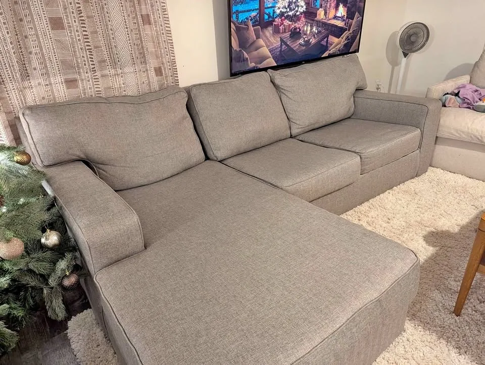 Free delivery! Gorgeous sectional