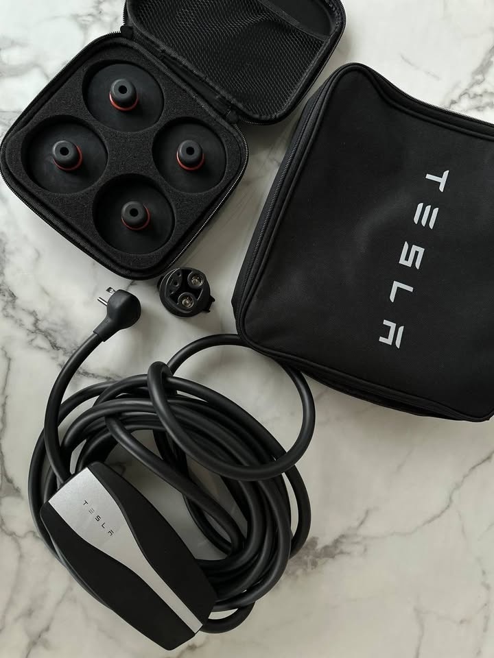 Tesla Mobile Connector EV Charger with Adapter - photo 3