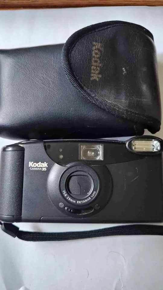 Kodak ke-40 35mm camera w case