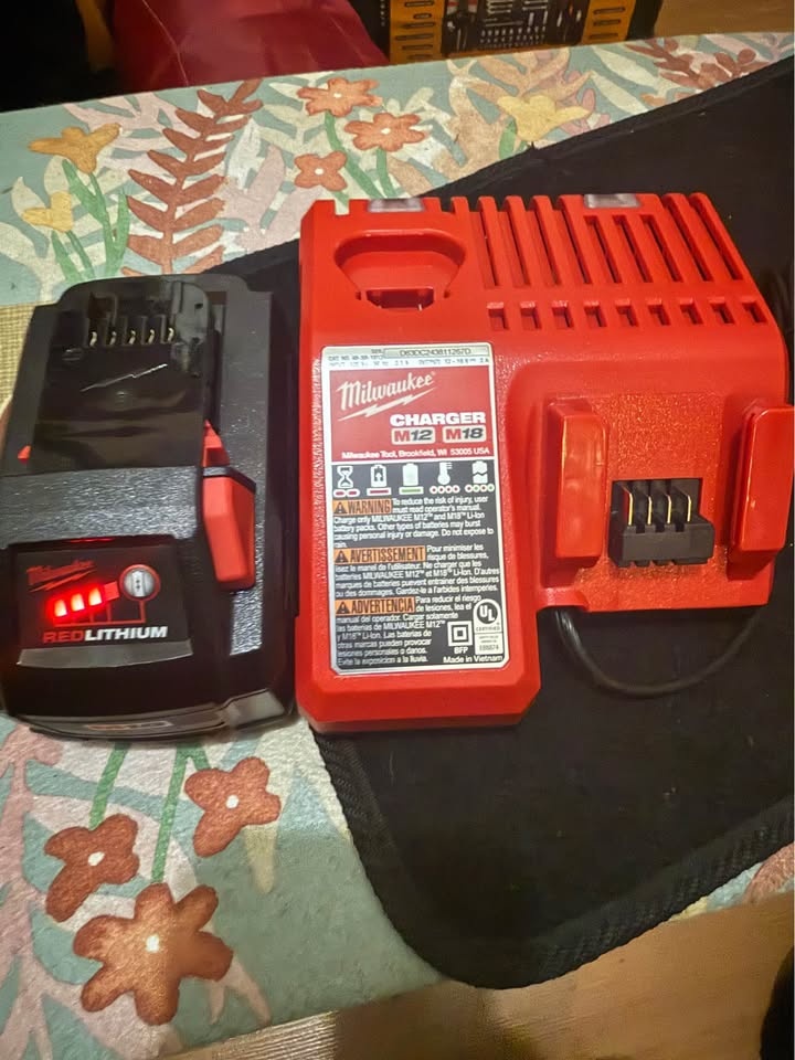 Milwaukee battery and charger 100$ ..charger 25$ - photo 2