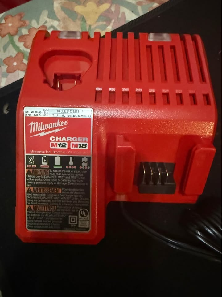 Milwaukee battery and charger 100$ ..charger 25$ - photo 3