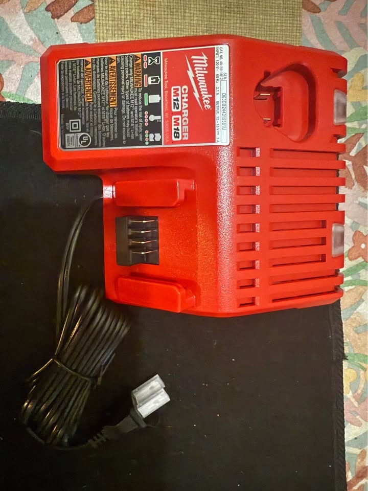 Milwaukee battery and charger 100$ ..charger 25$ - photo 4
