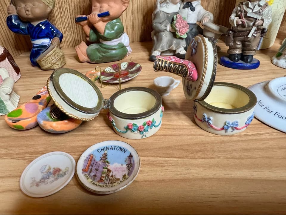 Various miniature ceramics and a couple trinket boxes -$20 for a - photo 3