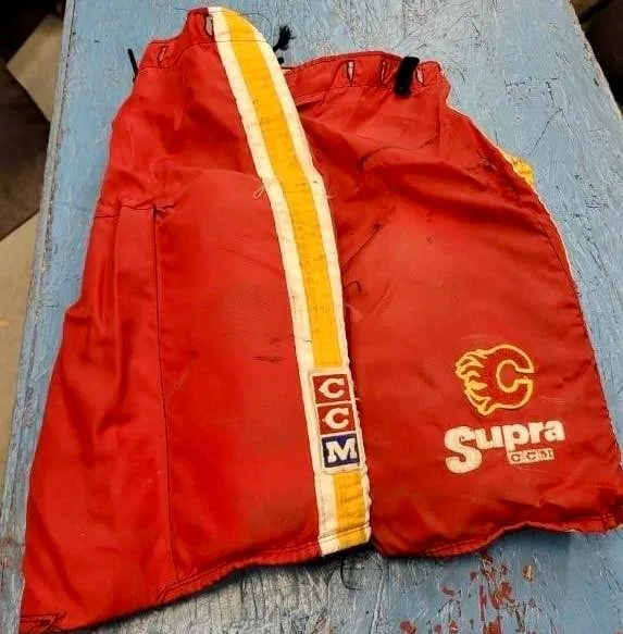 Vintage Calgary Flames NHL Hockey pants appears- 1990’s image indicator(6)