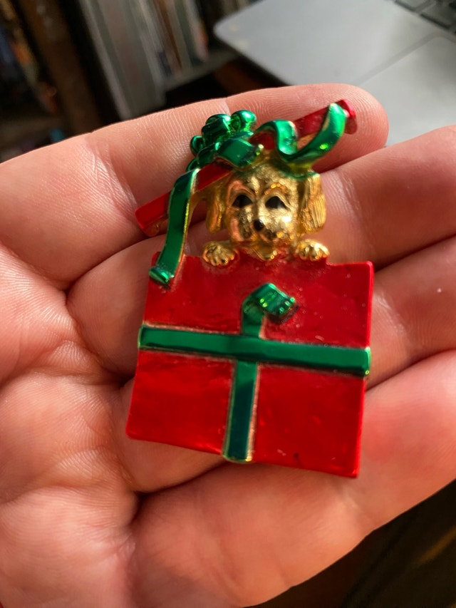 Vintage Christmas puppy dog brooch, which appears to be enamel