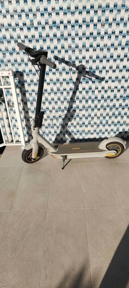 Segway Ninebot KickScooter MAX G30LP - Silver image indicator(2)