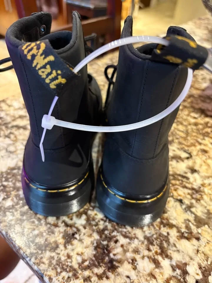 Doc Martens comb leather boots brand new image indicator(6)