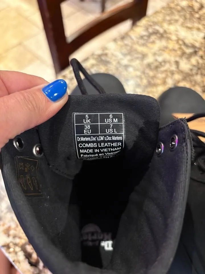 Doc Martens comb leather boots brand new image indicator(7)