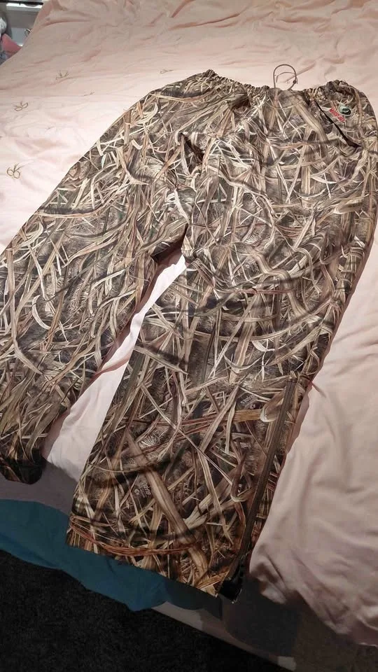 Mens snow pants great for hunting