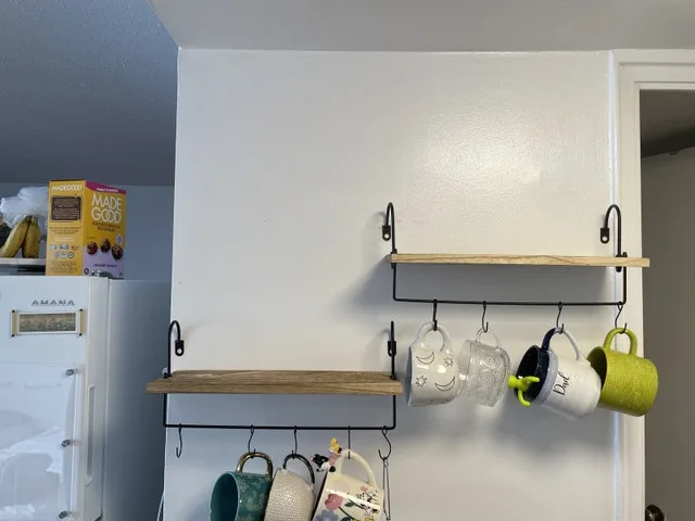 wooden shelves-2/can hang 4 cups on one shelf image indicator(2)