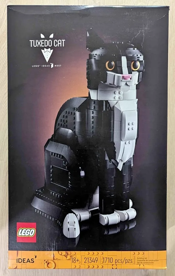 LEGO Ideas 21349 Tuxedo Cat