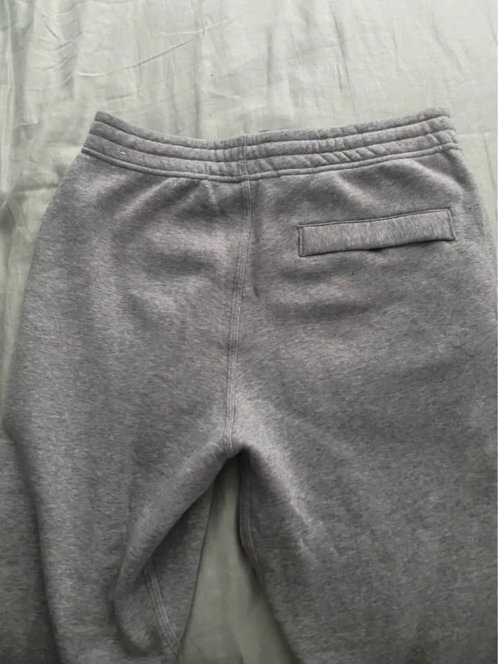gray sweatpants nike image indicator(4)