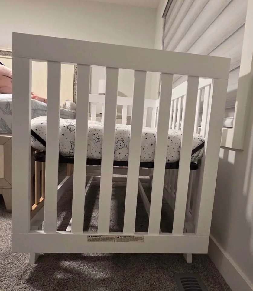 Stockcraft Crib with mattress and 2 gaurdrails image indicator(5)