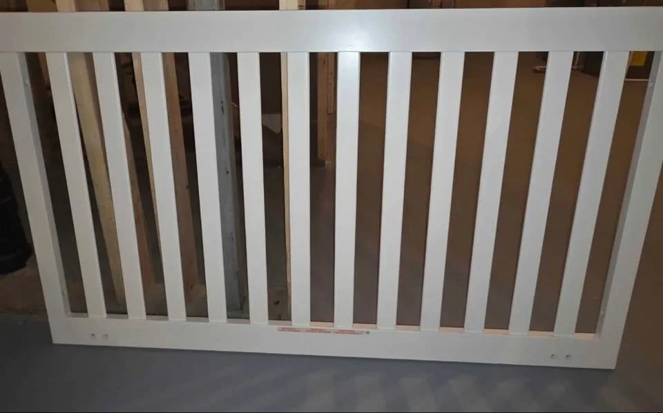 Stockcraft Crib with mattress and 2 gaurdrails image indicator(8)