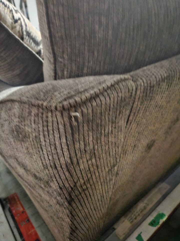 Love seat couch - photo 3