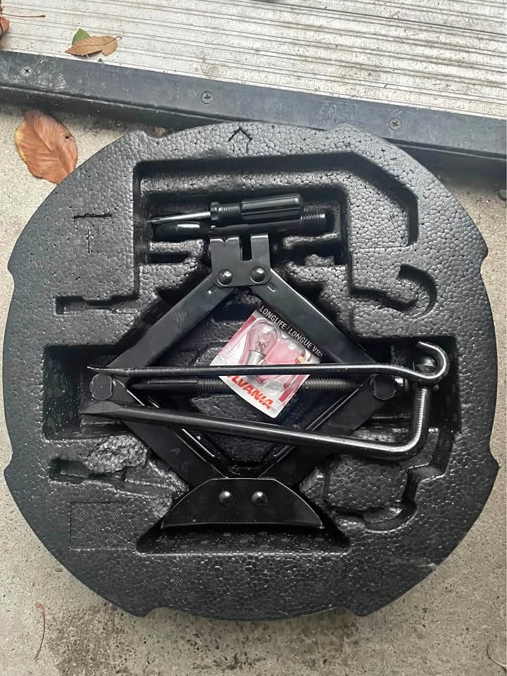 R17 Tire spare and wrench kit