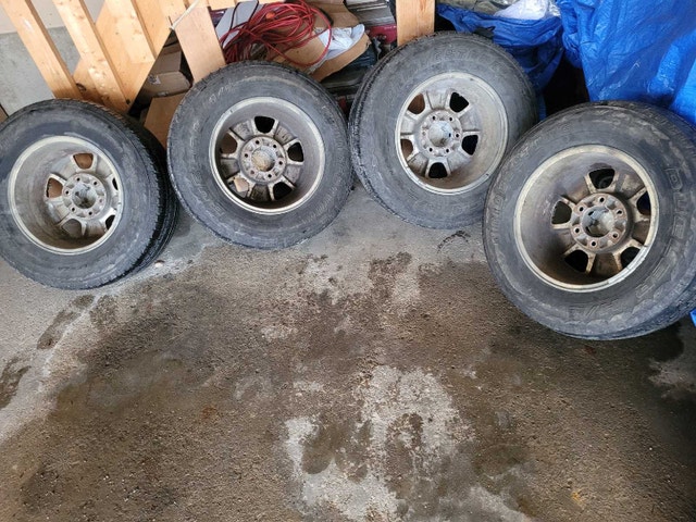 Nissan 16 Inch Rims 255/65/16 All Season Tires - photo 2