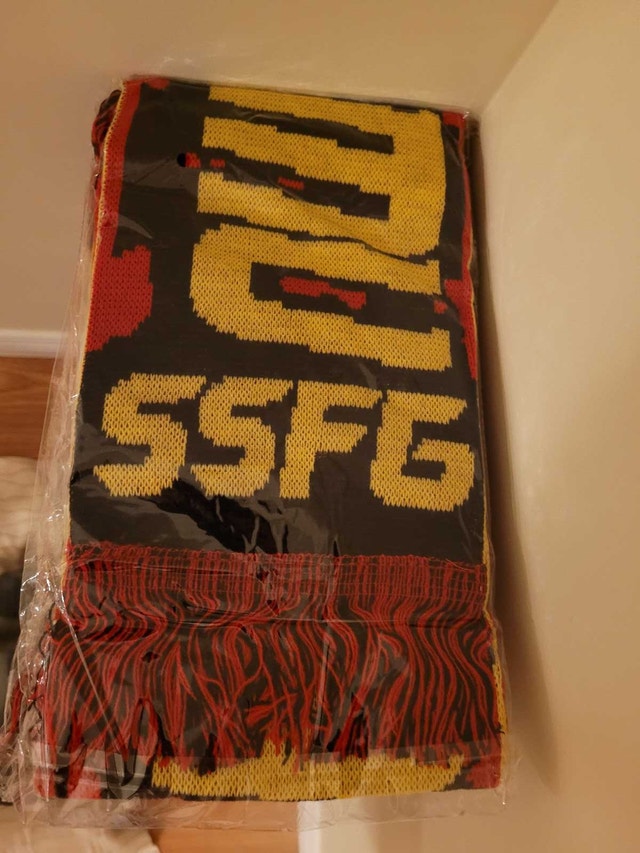 25 Brand New Colorful Knit Scarves - photo 3