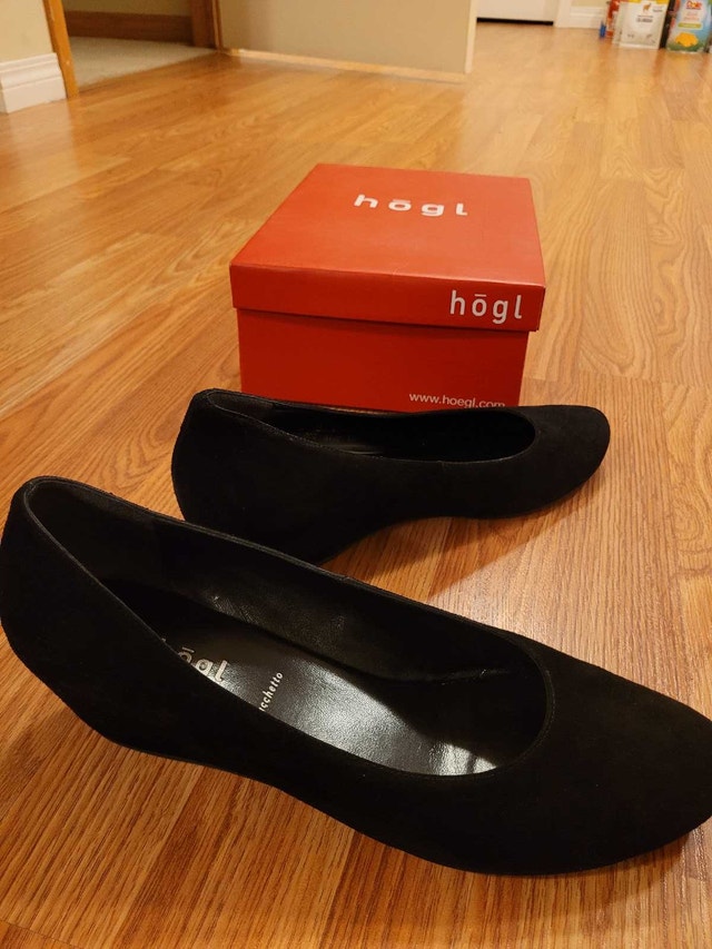 New Hōgl Sacchetto US 10.5 Women's Black Suede Pumps