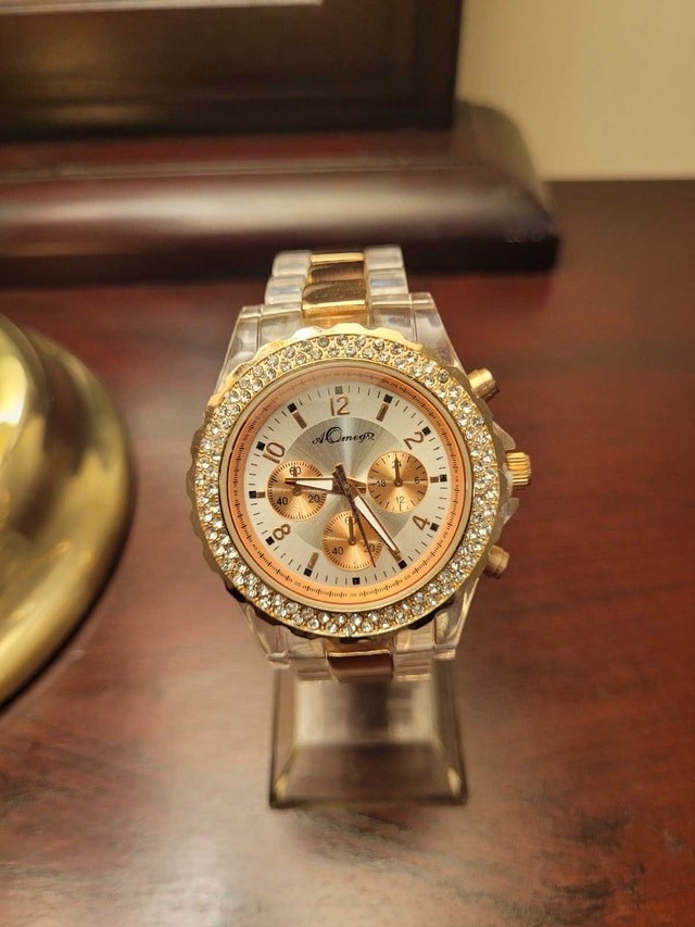 New Women's Rose Gold Fashion Watch
