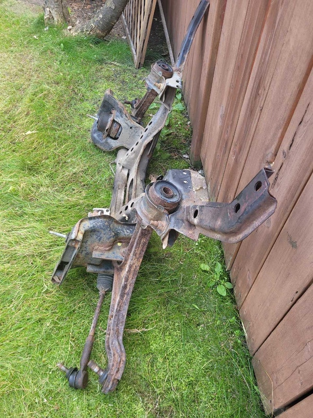 2006 Ford Mustang Sub Frame - photo 2
