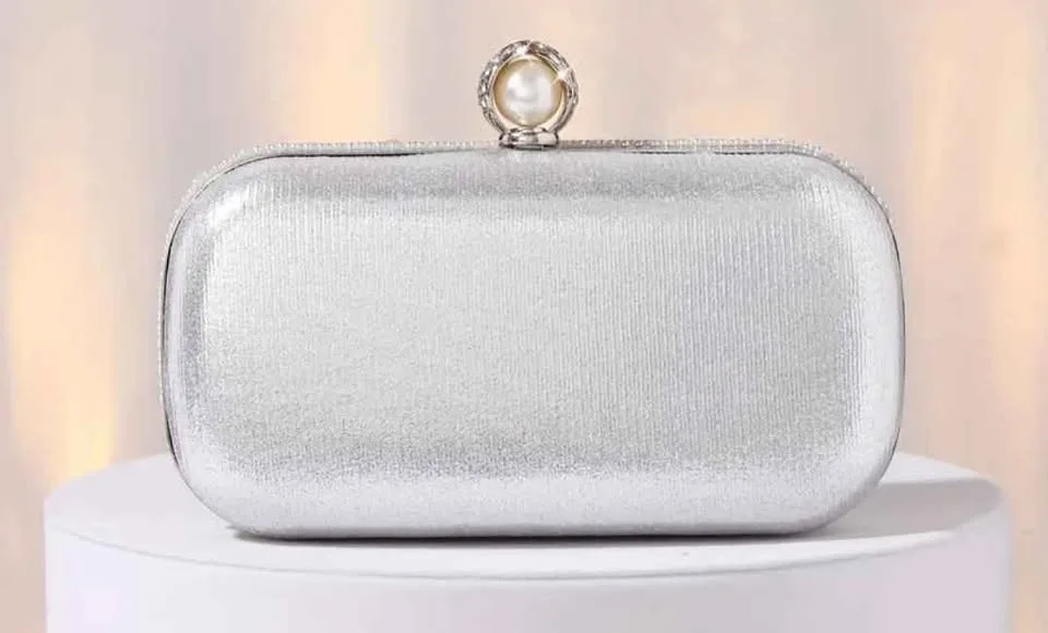 Brand new sparkling and charming pearl evening party bag image indicator(3)