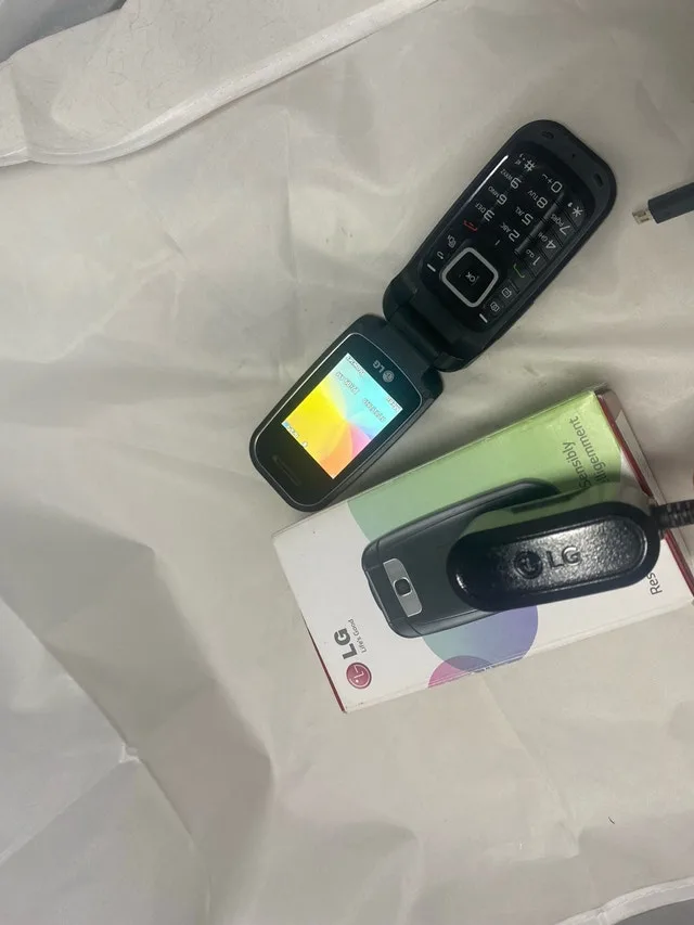 LG F4NR Vintage Mobile Phone Locked To bell With Charg image indicator(4)