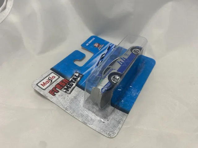 Ford Taurus Race Car Maisto 1:64 Diecast Car NEW image indicator(3)