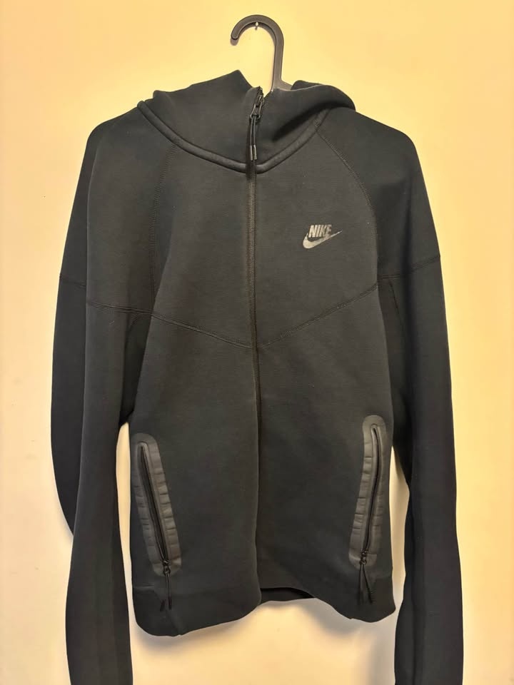 Nike Tech Black Small
