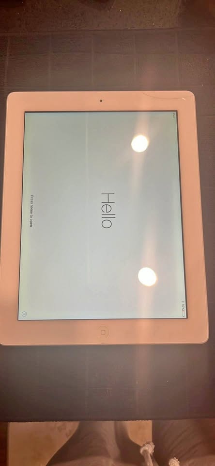 iPad 4th generation works perfectly comes with case