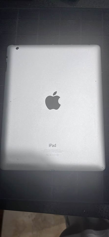 iPad 4th generation works perfectly comes with case - photo 2