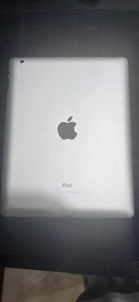 iPad 4th generation works perfectly comes with case image indicator(2)