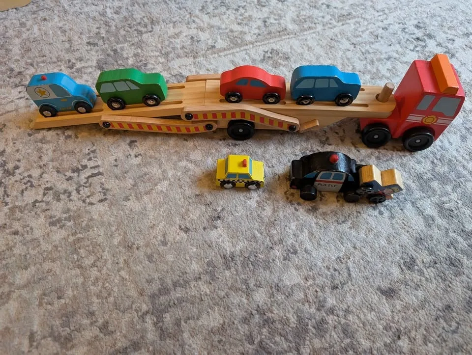 Wooden car transporter with vehicles image indicator(2)