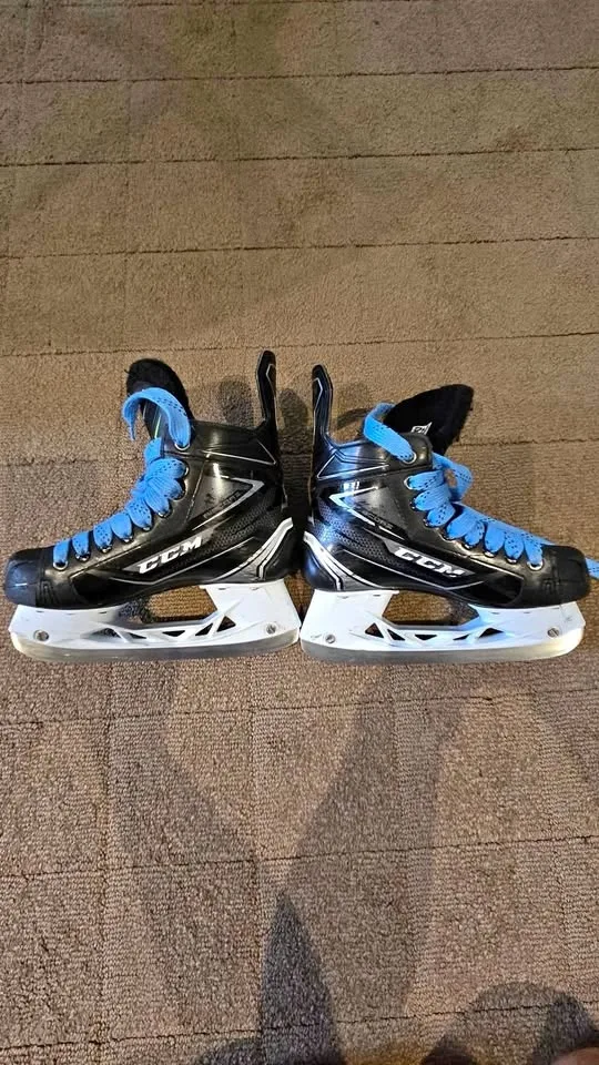 Boys Hockey skates size 3.5