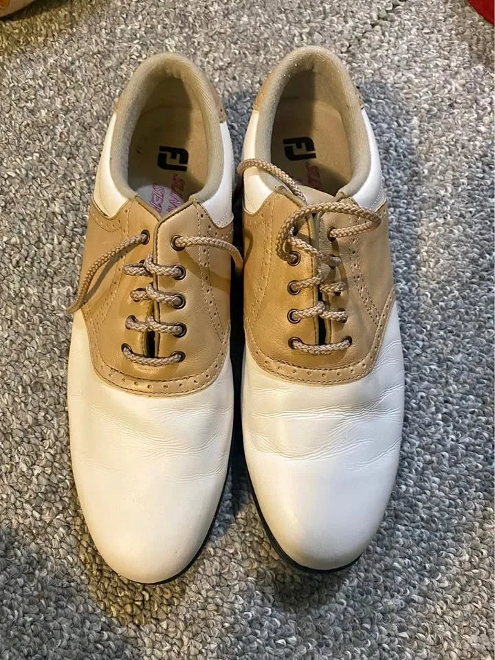 Women’s leather golf shoes