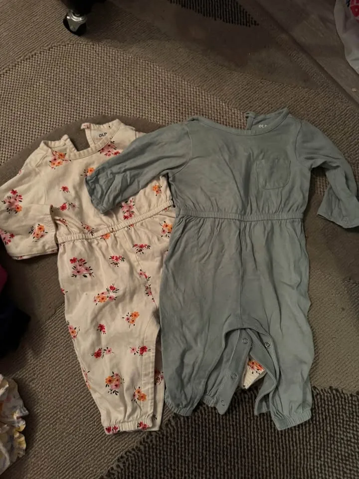 Girls 3-6 month clothing image indicator(4)