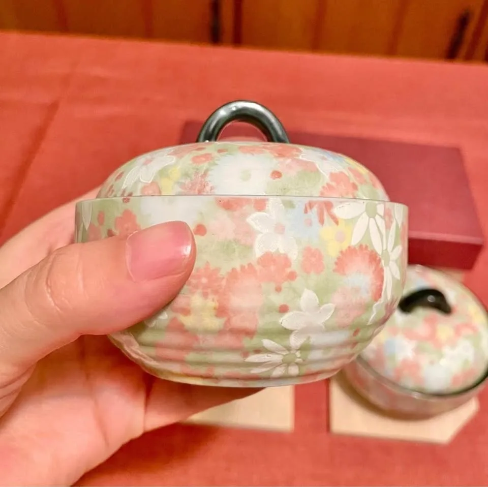 Ryoho Kiln Pair of Lidded Bowls with Floral Design image indicator(3)