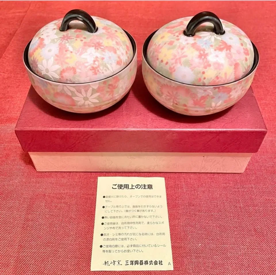 Ryoho Kiln Pair of Lidded Bowls with Floral Design image indicator(7)