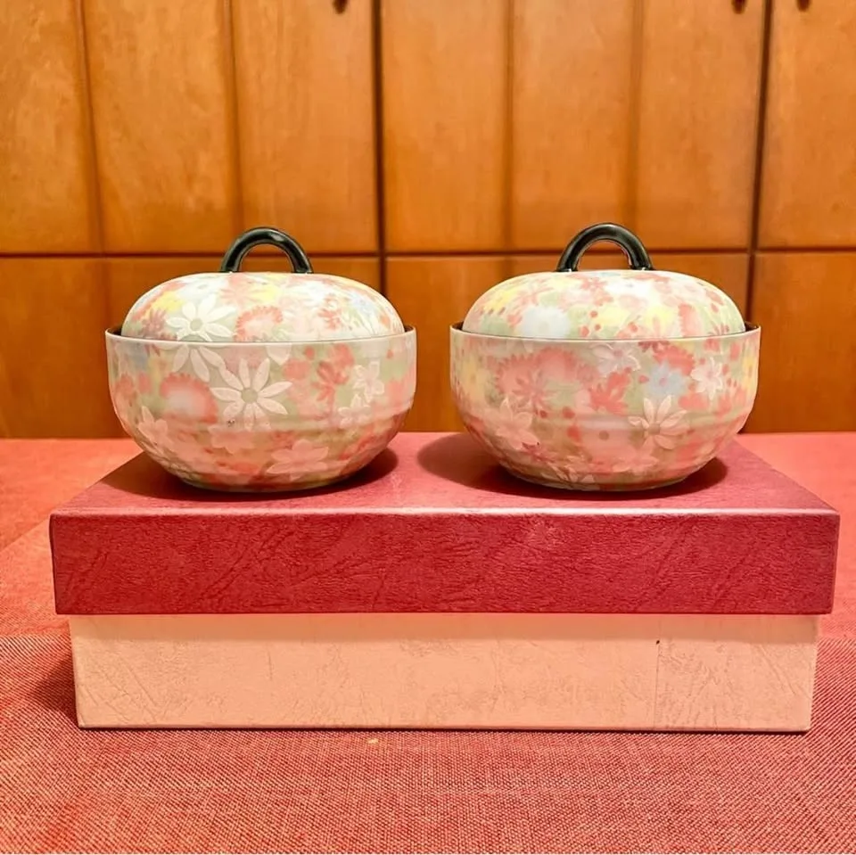 Ryoho Kiln Pair of Lidded Bowls with Floral Design image indicator(8)